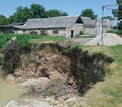 В Кабардино-Балкарии река размыла дорогу, ведущую к лагерю «Алмаз»